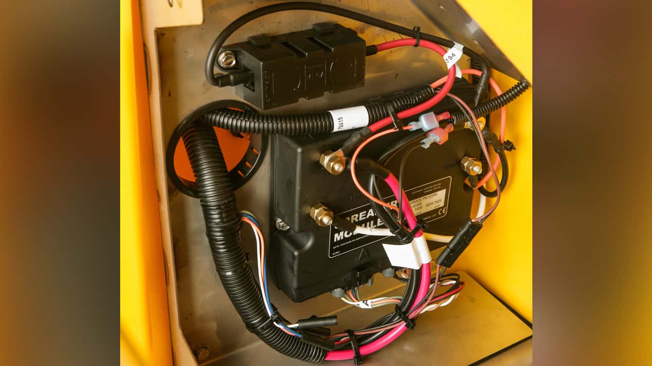 POLYCASTER™ Spreader Poly Broadcast Spreader FISHER®