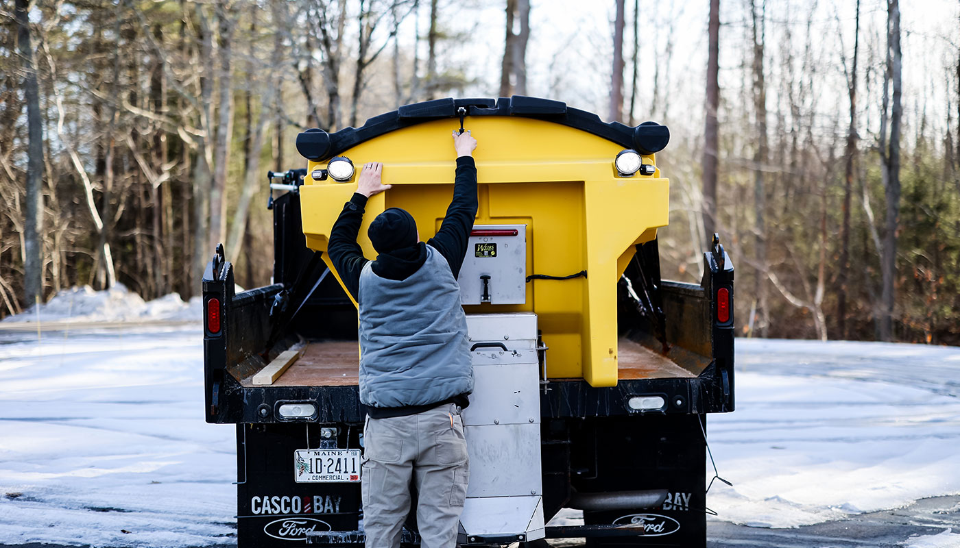 TEMPEST™ Poly Hopper Spreader | FISHER®