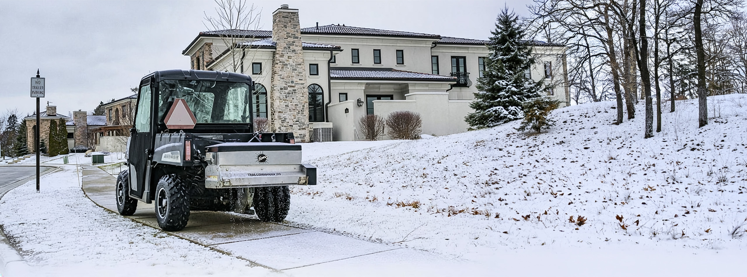 TRAILCOMMANDER Spreader on Sidewalk